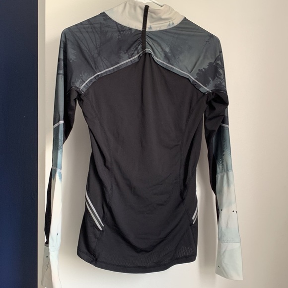 Icyzone brand long sleeve half zip running top size small - Picture 5 of 7